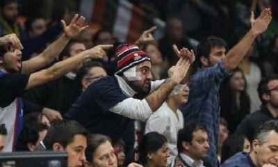 Tribünlerde taraftar krizi