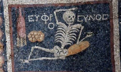 Neşeli ol hayatını yaşa mozaiği Paris yolcusu