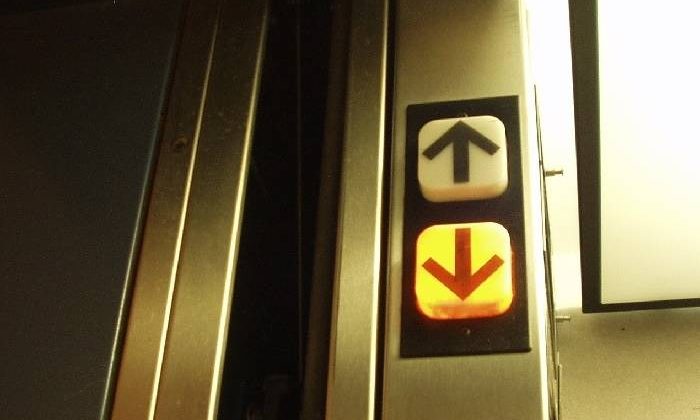 Düşen asansörde ne yapmak gerekir?