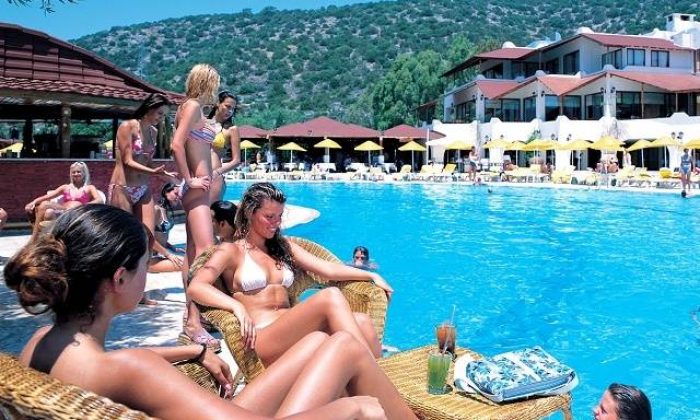 Nisan-mayıs için oteller doldu, turistler evlere yönlendiriliyor