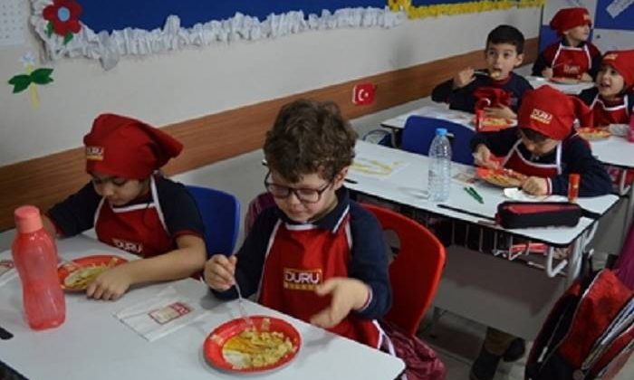 Kronik hastalıklardan korunmak için okul çağında beslenmeye dikkat!