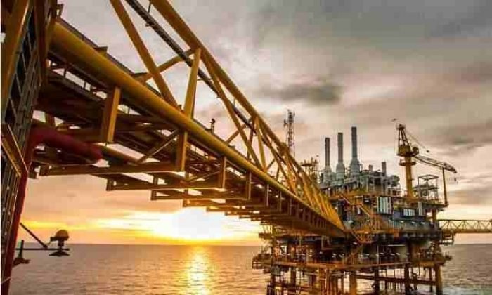 Petrol fiyatları ticari savaş endişeleri ile tepetaklak