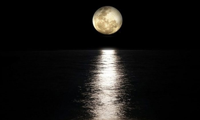 15 Ağustos Kova Burcunda Dolunay!