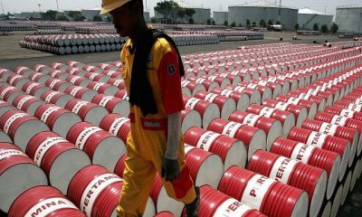 Petrolde stok beklentileri bir ayda yüzde 12 düşüş getirdi