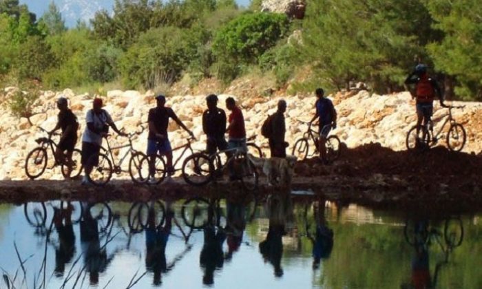 Dağ bisikletli yaratıcı lider