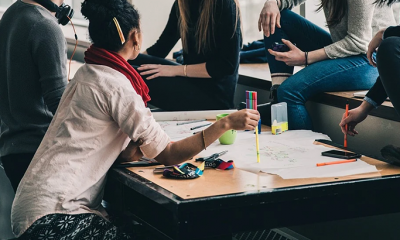 İş yaşamında sağlıklı iletişim kurabilmenin ilk adımı: kendini sevmek