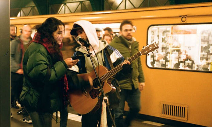 İzmir tramvayı ve erik dalı