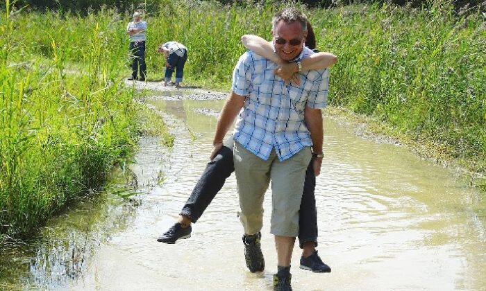 Yardım gönderilerinde kendini kaybetmek                       